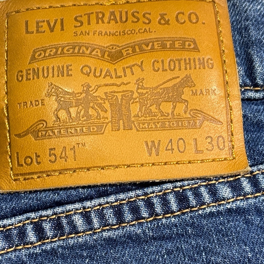 Levi's 541 Men's Dark Wash Athletic Tapered Leg Jeans Size 40 x 28 1/2 EUC - Picture 2 of 14